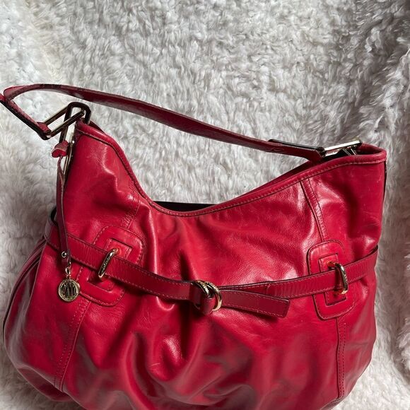 DKNY Red Leather hobo large satchel bag with gold tone accents and hardwares - Picture 3 of 12